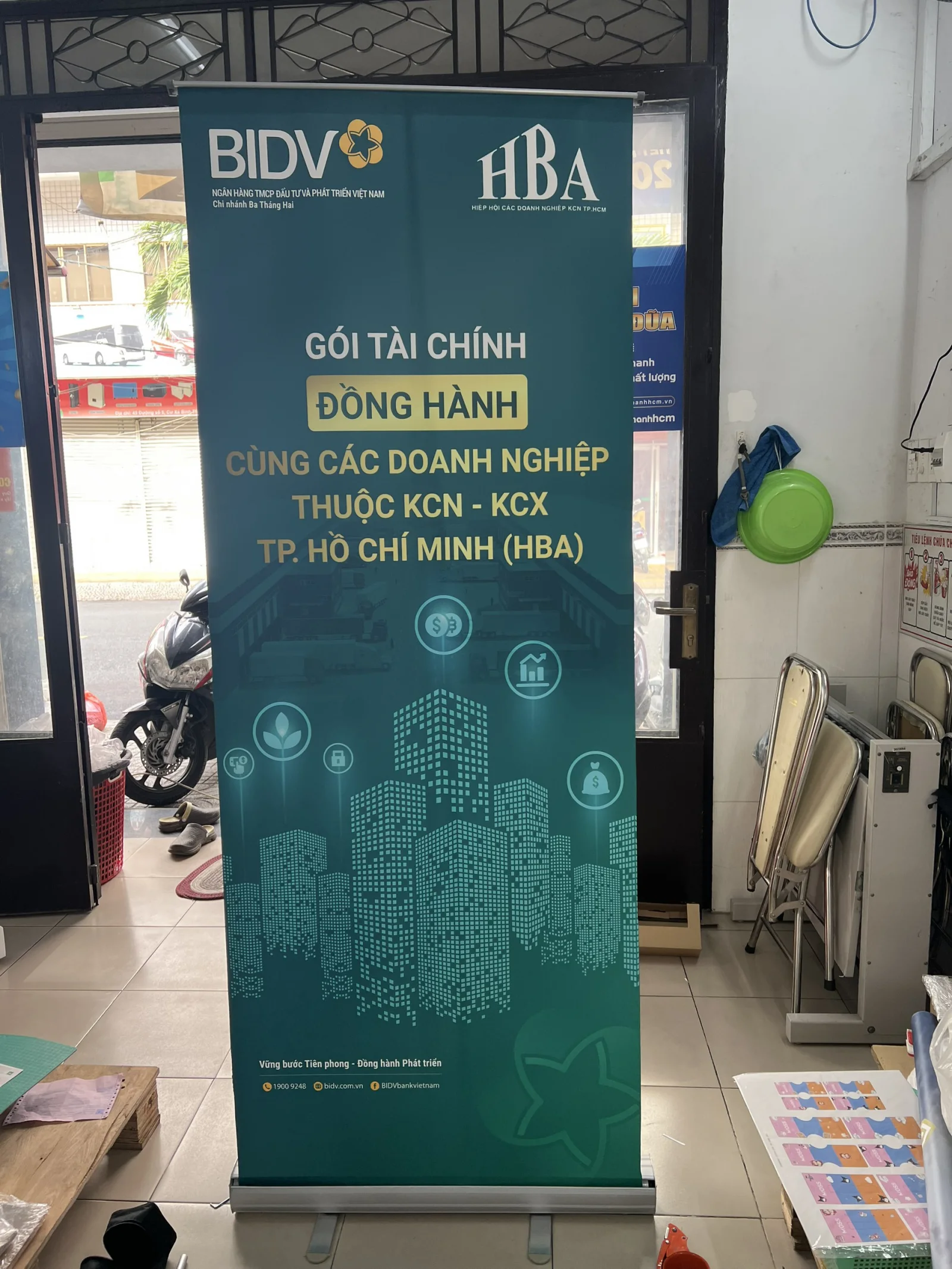 Video thực tế: In Standee